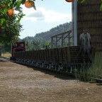 Feldbahn fährt auf Bauernhof und Industrieanlage "Lebensmittelfabrik"