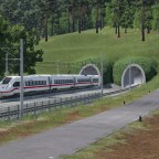 ICE 4 bei der Tunnelausfahrt