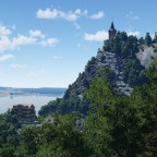 Wolfsfelsen mit Burgruine und Hotel