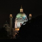 Karlskirche bei Nacht