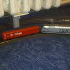 Wer wartet schon auf den Bus wenn er die Eisenbahn im Zimmer hat