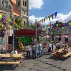 Food square with live music. // Lebensmittelquadrat mit Live-Musik.