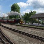 Schmalspurlok Henschel HF 110 (konvertiert) mit den sächsischen Personenwagen in beige/rot