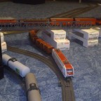 Wer wartet schon auf den Bus wenn er die Eisenbahn im Zimmer hat