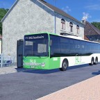 Ein langes Fahrzeug in der kleinen Ortschaft
