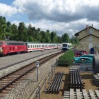 Eine Zugkreuzung im fiktiven Leubsdorf