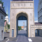 Blick durch das Bamberger Tor in Richtung ev. Kirche