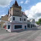 Das Haus mag etwas merkwürdig anmuten aber es sieht beinahe so aus. Schade dass wir keinen runden Erkerturm haben...